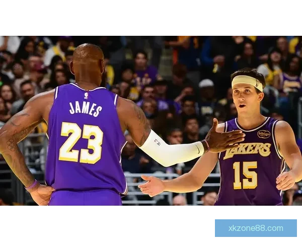 湖人首节崩盘惨输23分遭雷霆碾压里夫斯受伤离场引发担忧